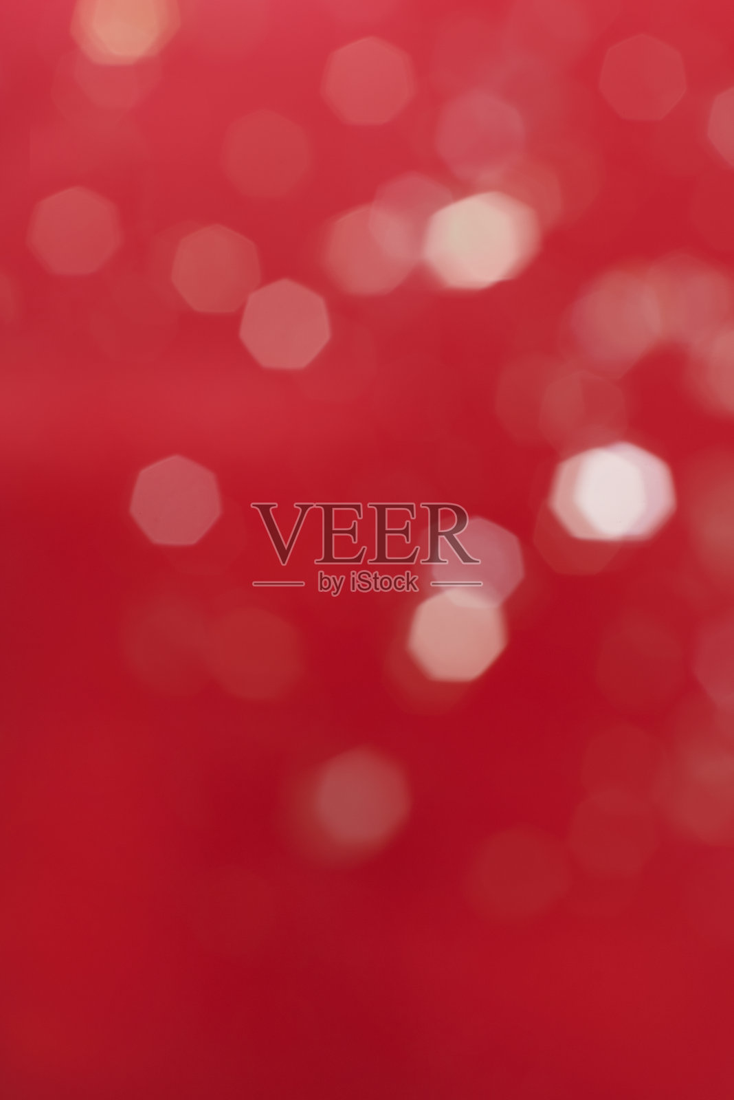 抽象的发光圆，红白相间，散景。柔和，不聚焦，模糊的背景。垂直的。照片摄影图片