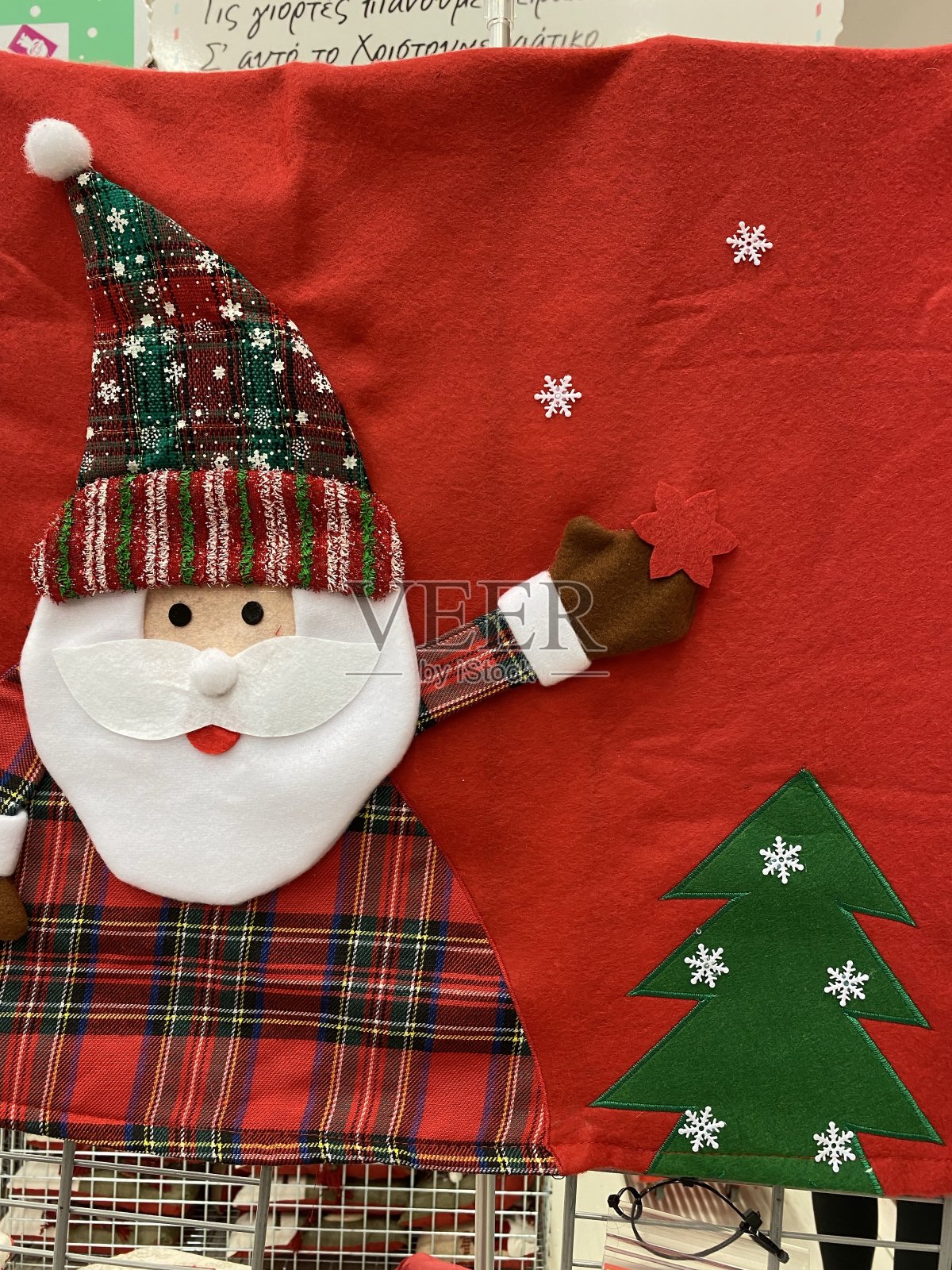 圣诞装饰有圣诞老人和圣诞树照片摄影图片