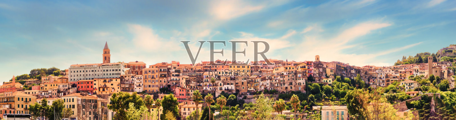 意大利利古里亚的文蒂米利亚阿尔塔古城的美丽全景。利古里亚里维埃拉，英里亚省照片摄影图片