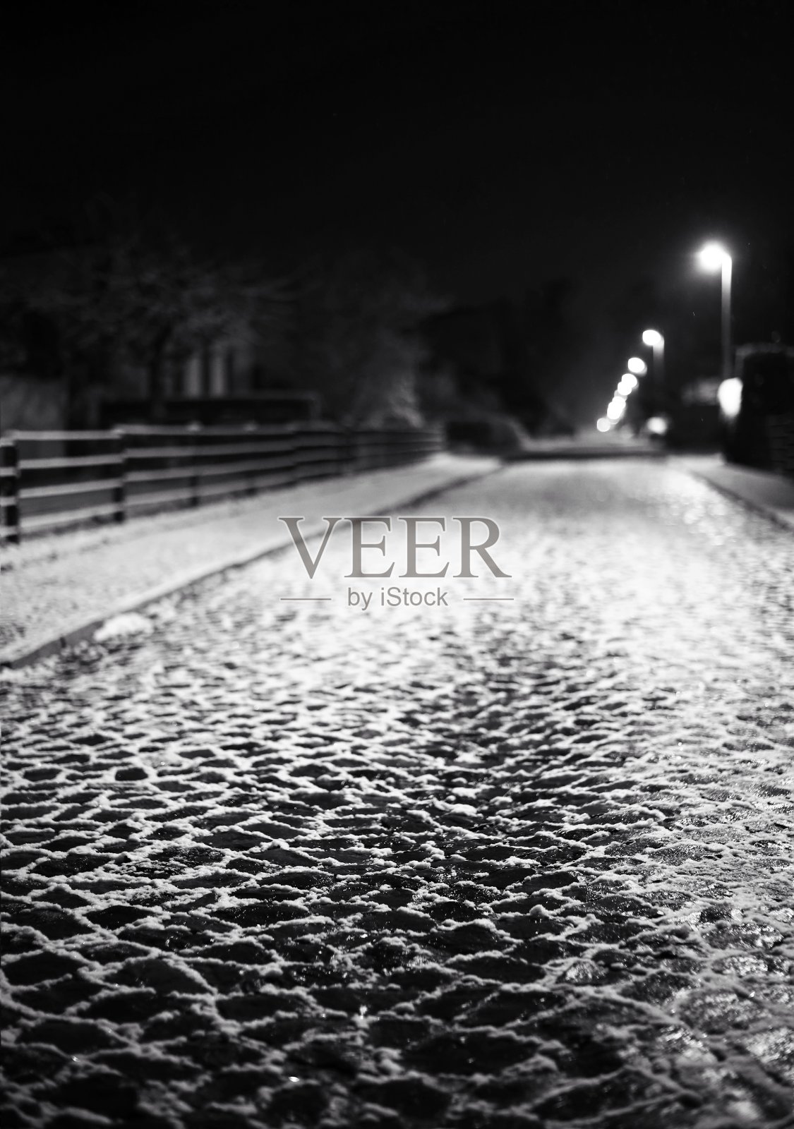 冬夜的鹅卵石路的黑暗镜头照片摄影图片