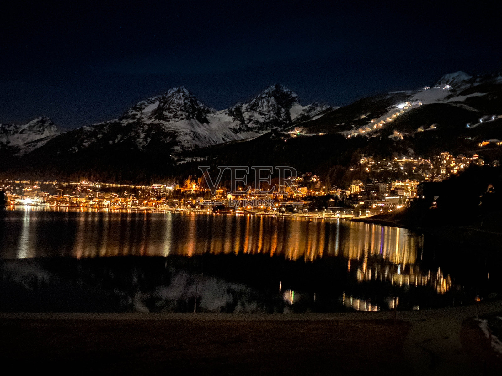 达沃斯夜间照片摄影图片
