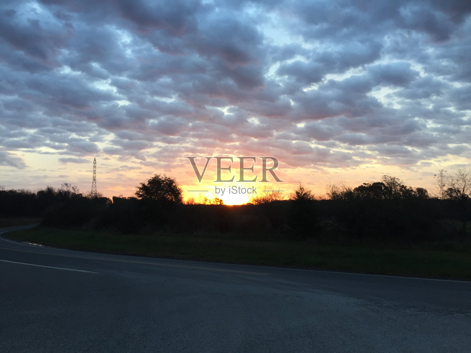 灰色的冬天的天空照片摄影图片