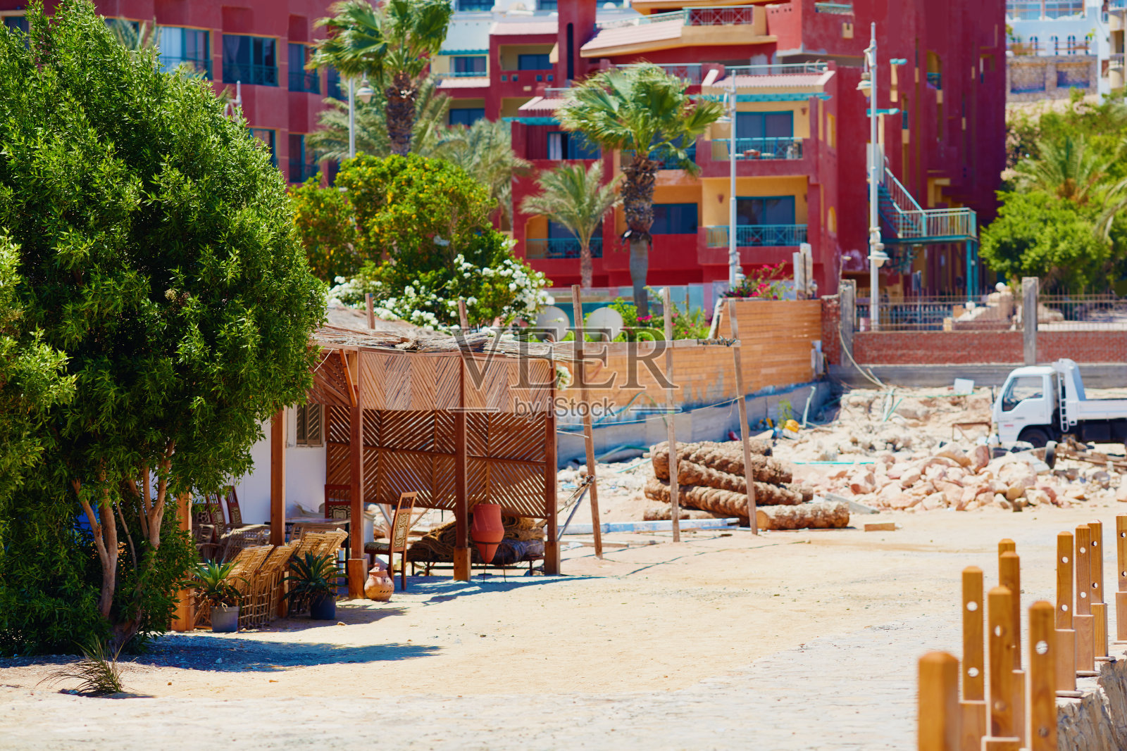 埃及洪加达喜来登路沿线的众多海滩之一照片摄影图片