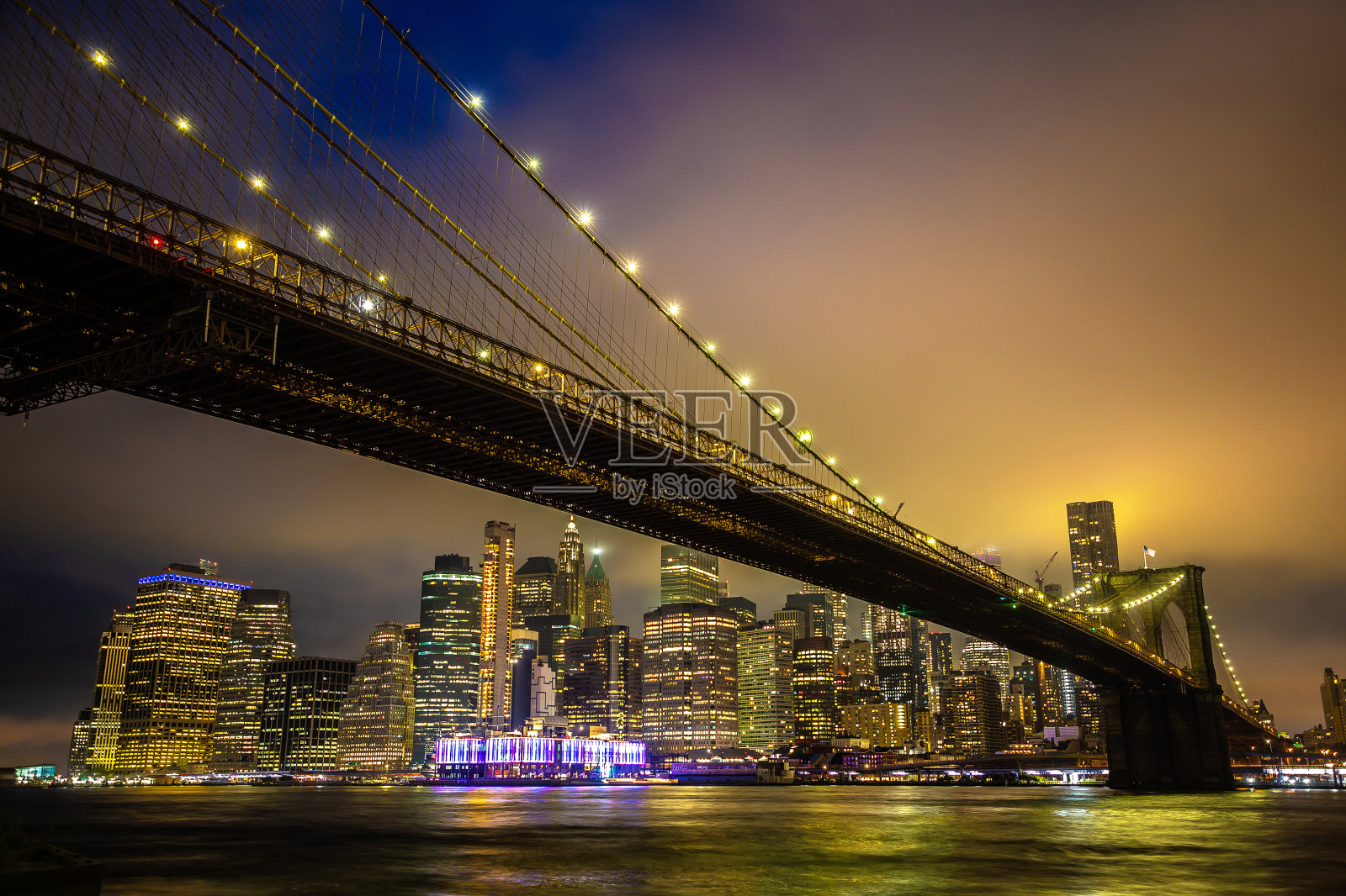 布鲁克林大桥和曼哈顿的夜晚照片摄影图片