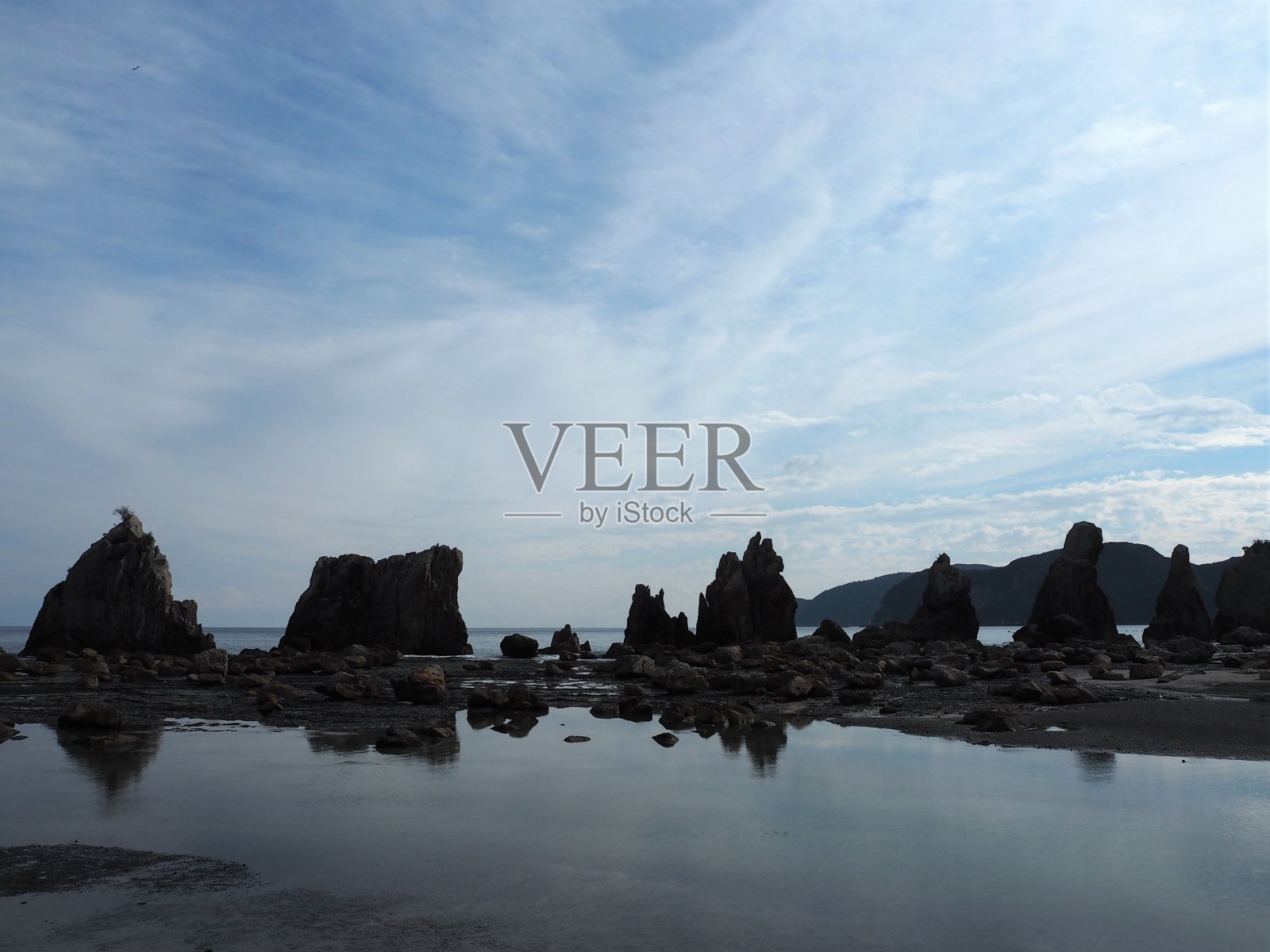 奇怪的岩石，叫做Hashigui-iwa。照片摄影图片