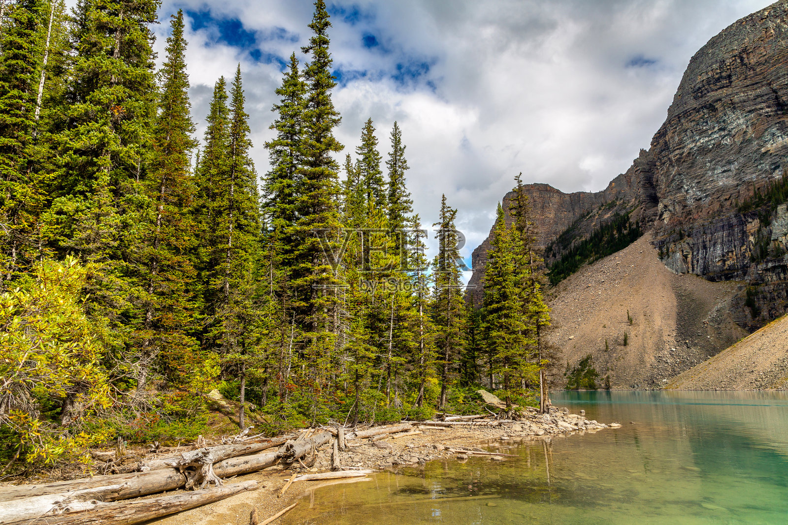 冰碛湖，班夫国家公园照片摄影图片