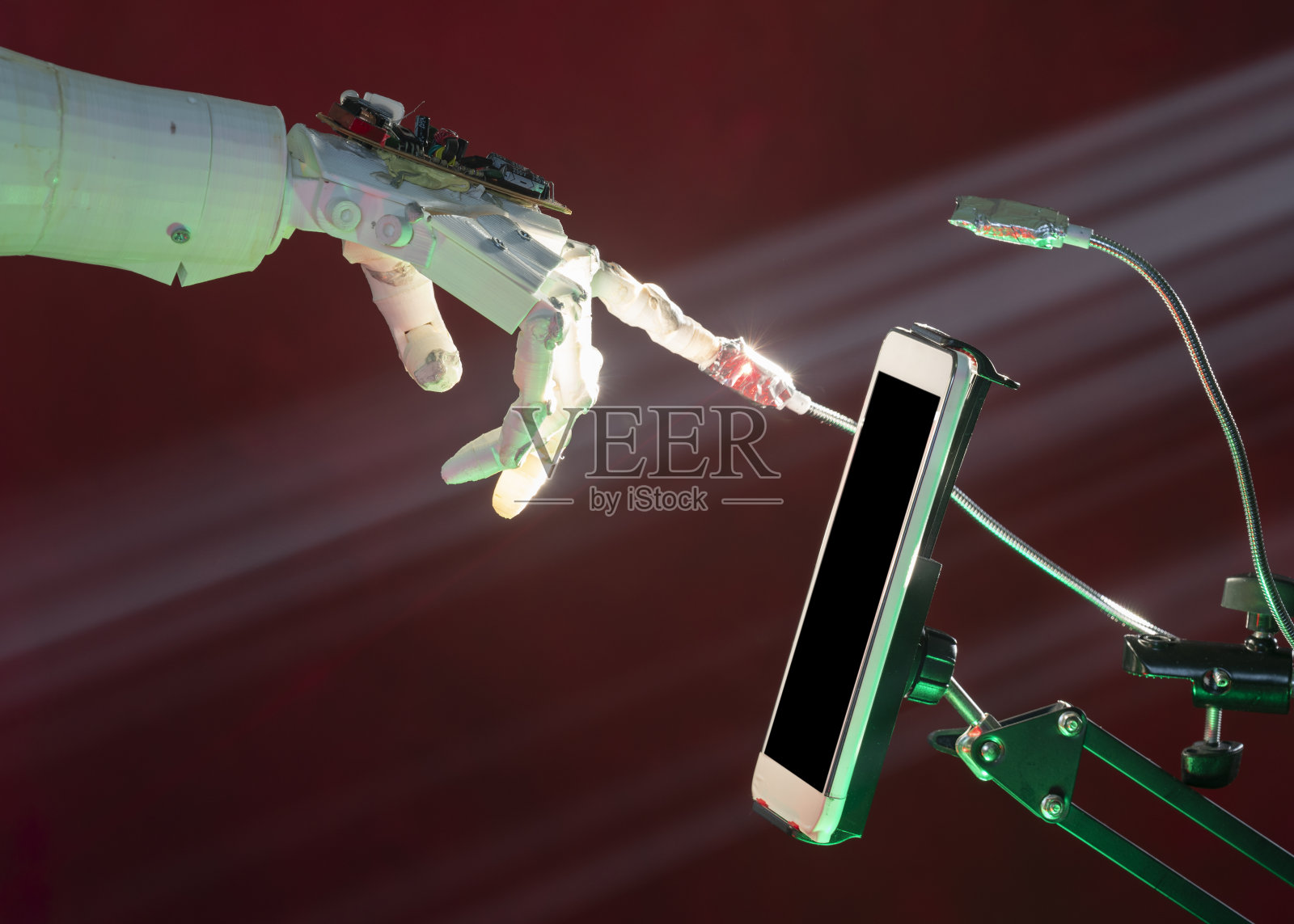 仿人机器人手使用数码平板的照片照片摄影图片