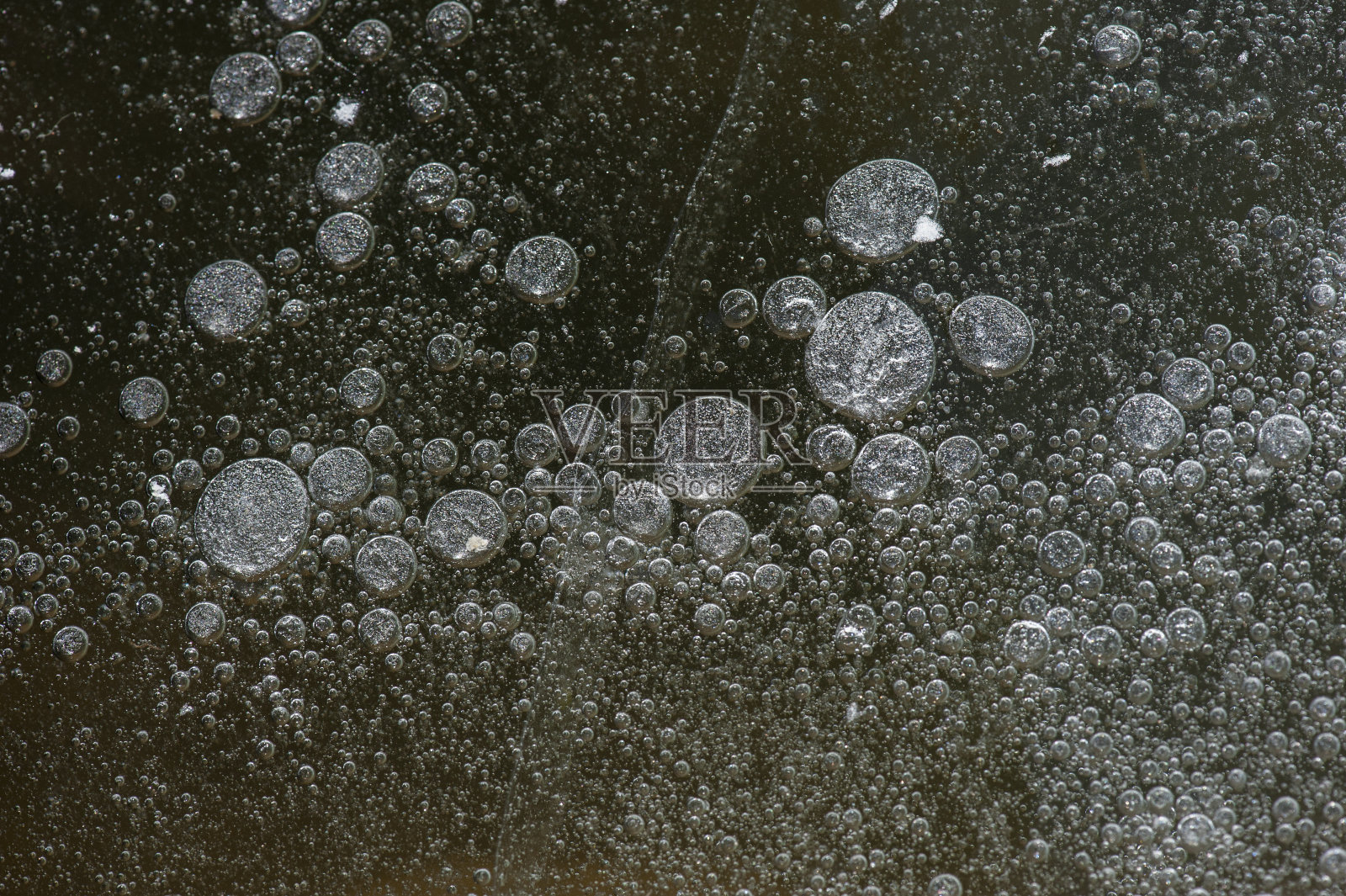 冰中的气泡照片摄影图片