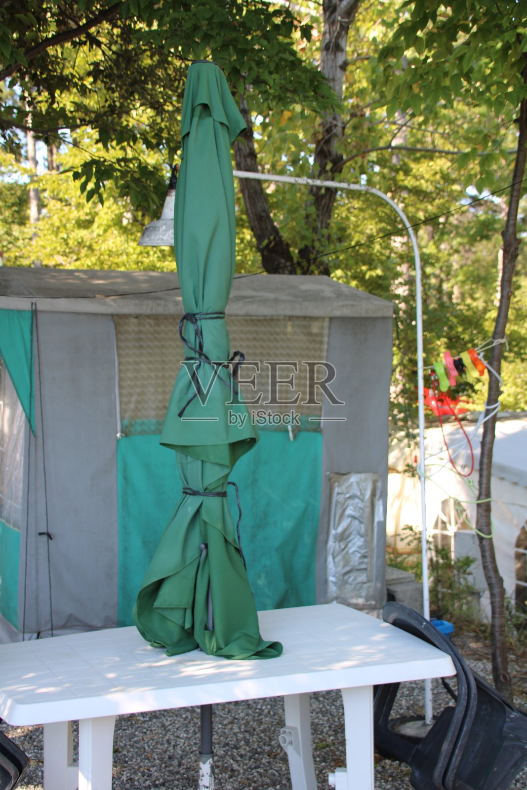 在露营地的家具各种各样的物体照片摄影图片