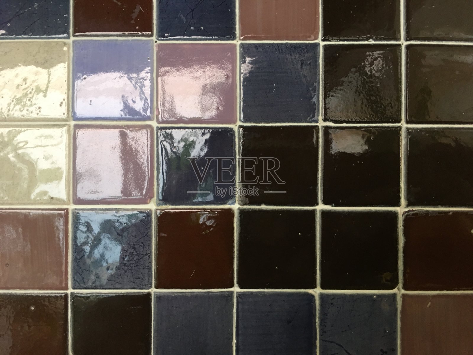 屋里铺着瓷砖地板照片摄影图片