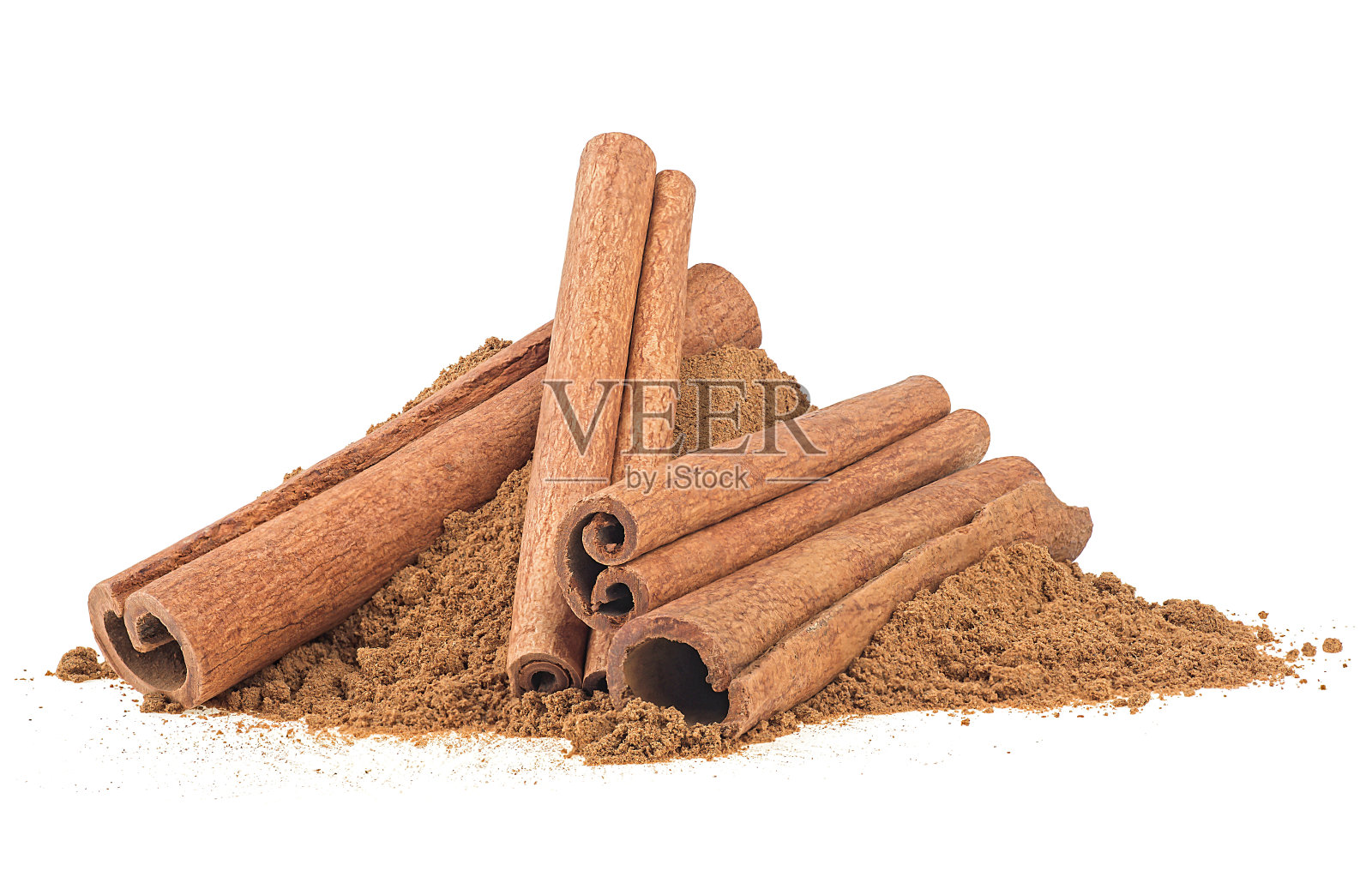 肉桂棒与肉桂粉隔离在白色背景上。芳香肉桂棒。照片摄影图片