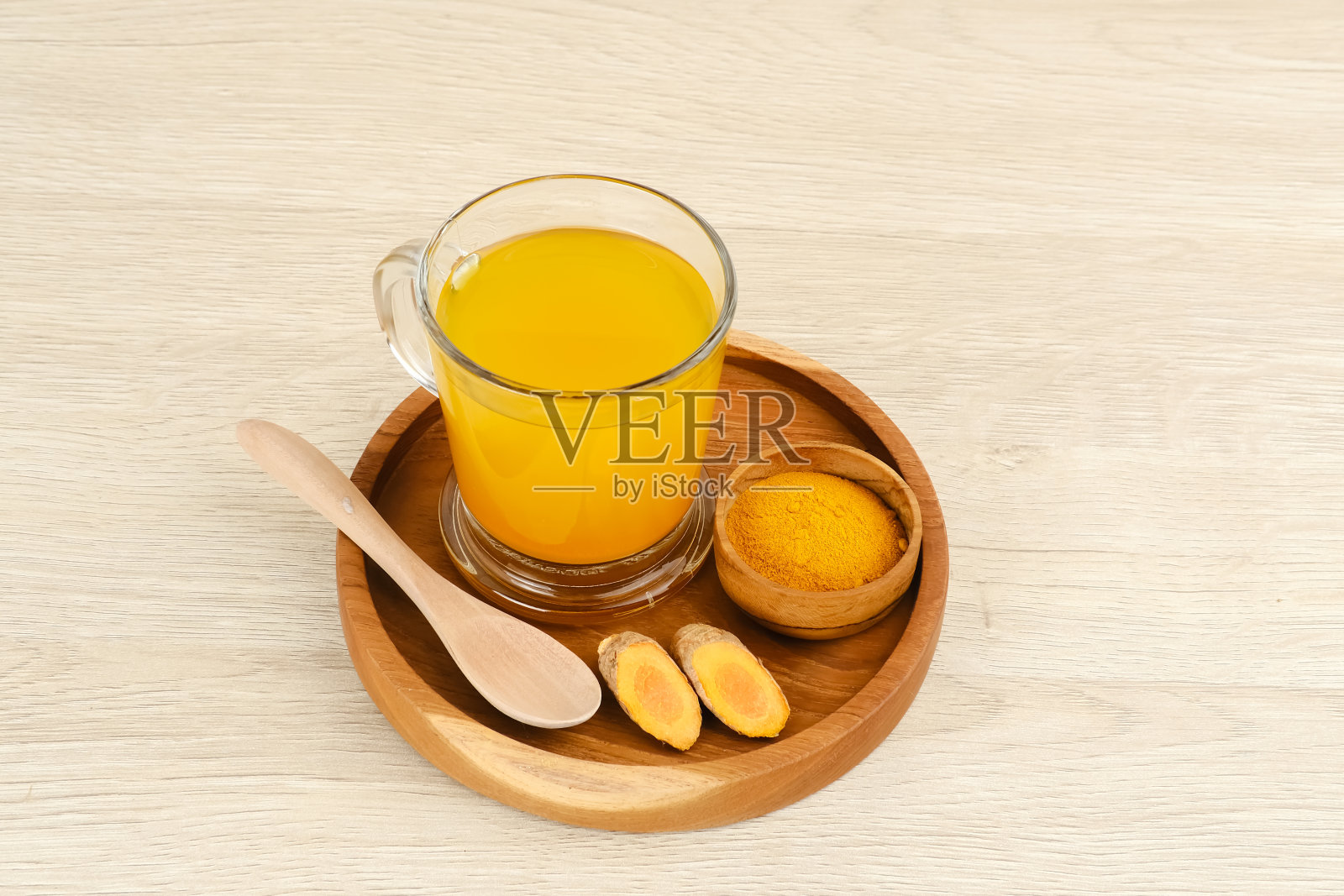 姜黄茶，草药饮料。照片摄影图片