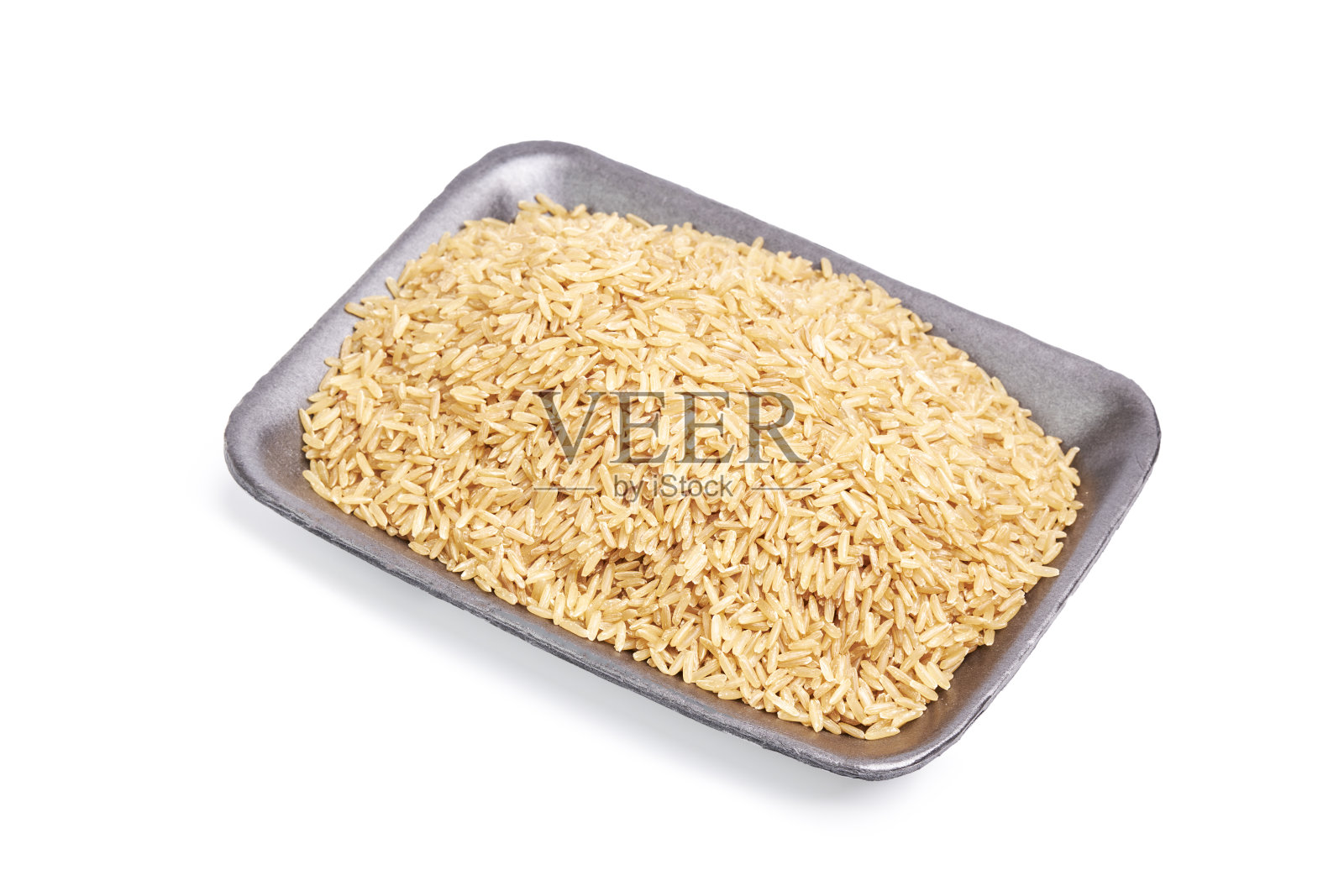 黑色托盘与生大米在白色的背景。亚洲食物照片摄影图片