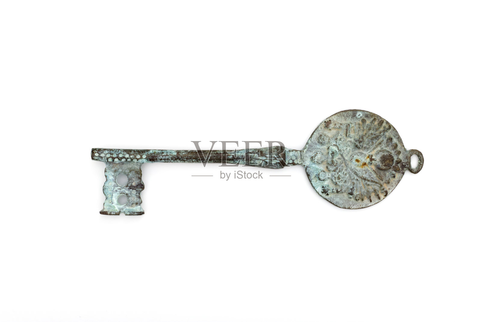 旧的生锈的门钥匙孤立在白色上。照片摄影图片