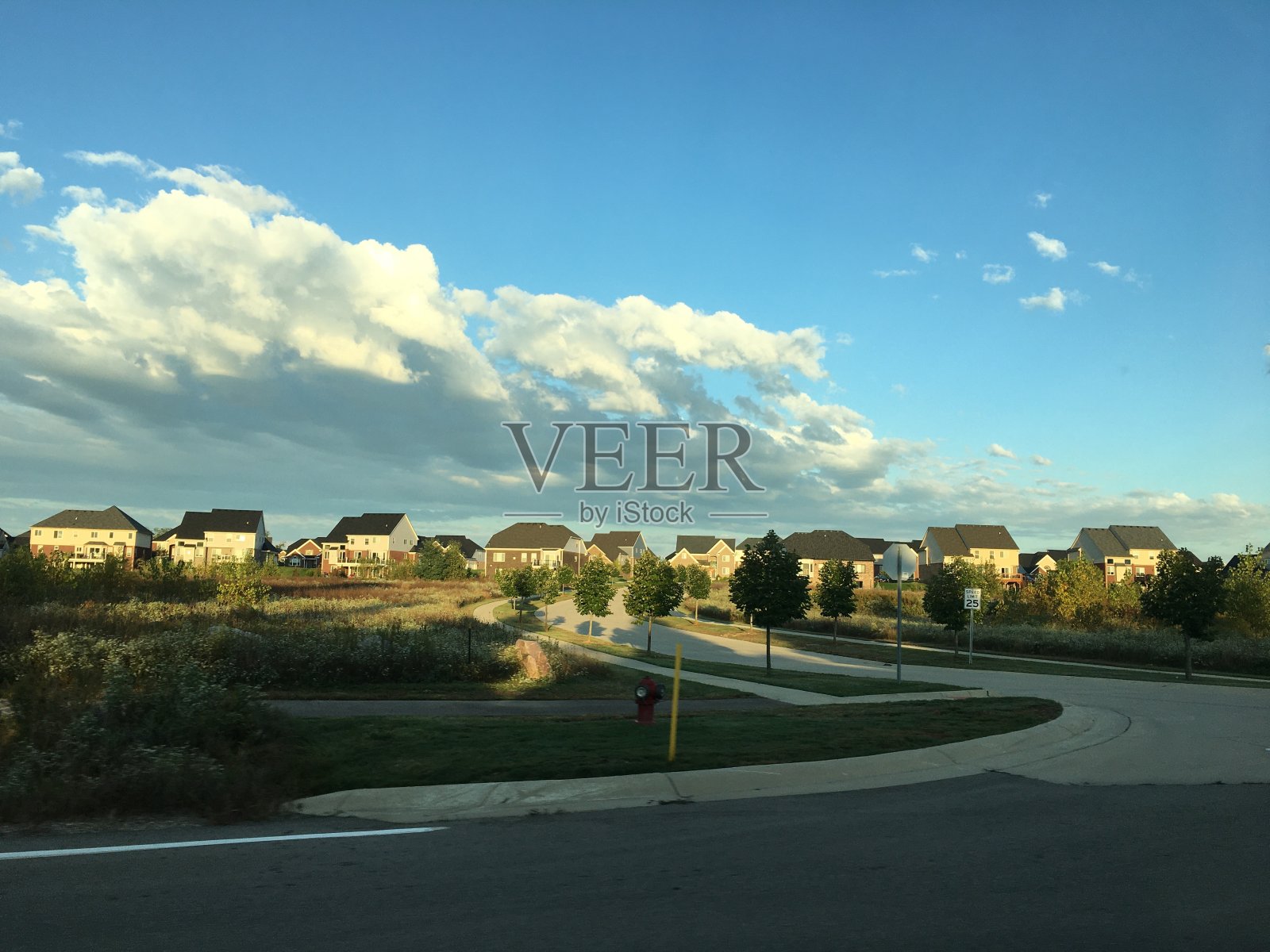 在早晨通勤途中的天堂之光照片摄影图片