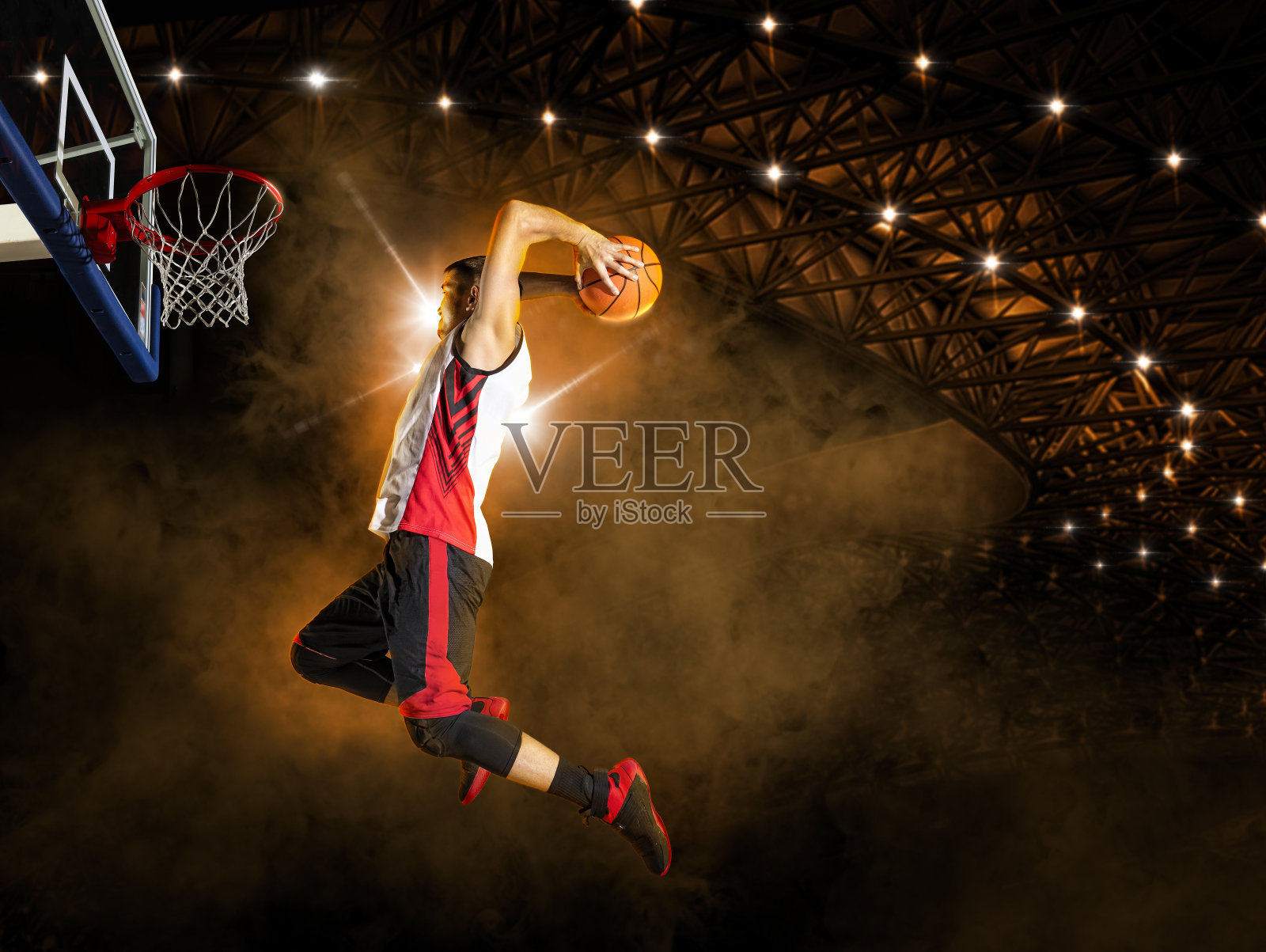 篮球运动员运动员在行动照片摄影图片