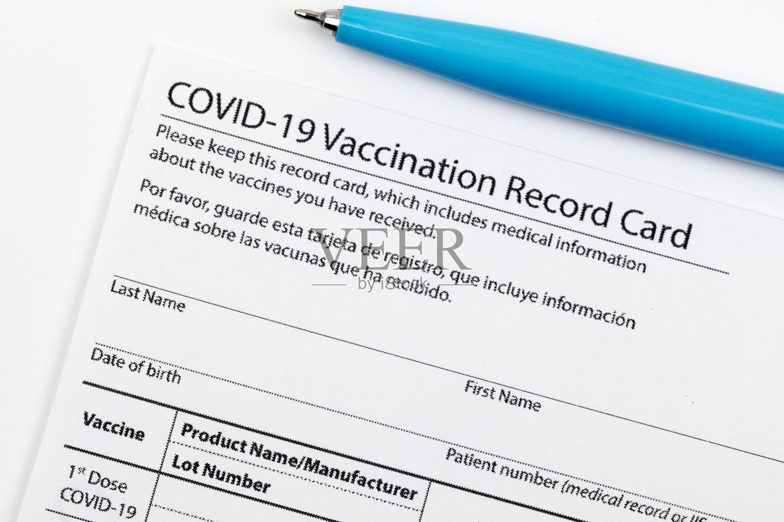 Covid - 19全球大流行期间供个人使用的Covid - 19疫苗接种记录卡照片摄影图片