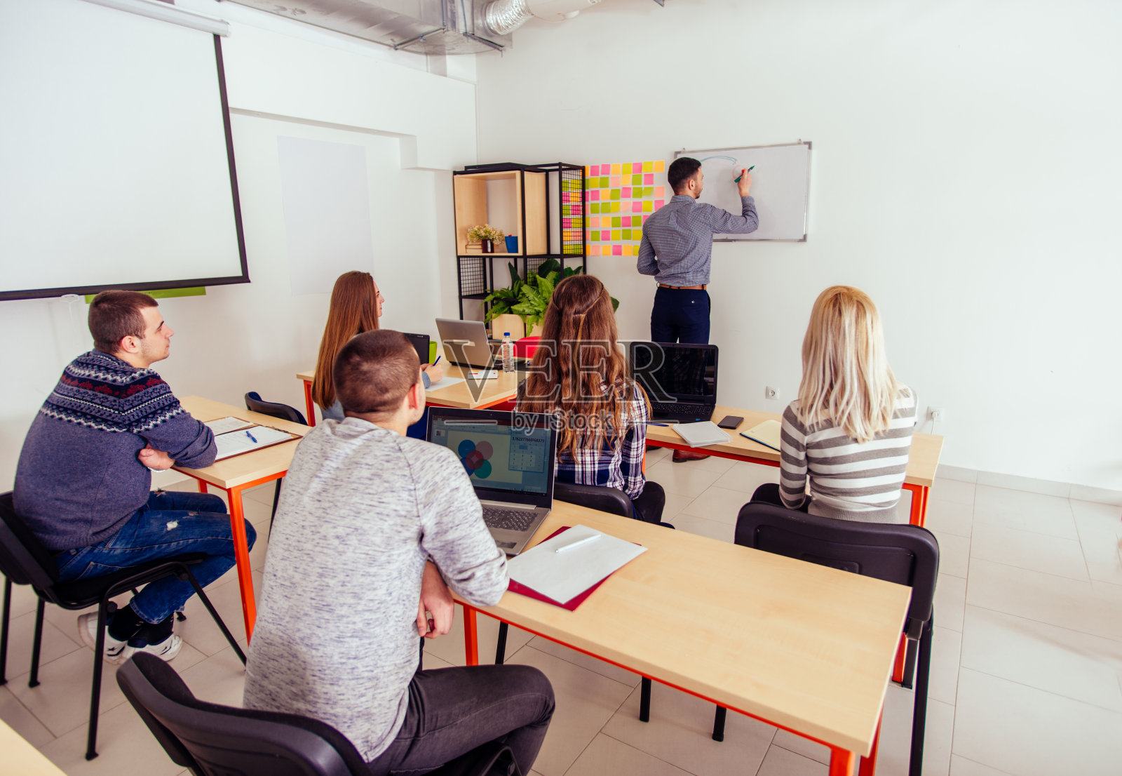 在校学习的学生照片摄影图片