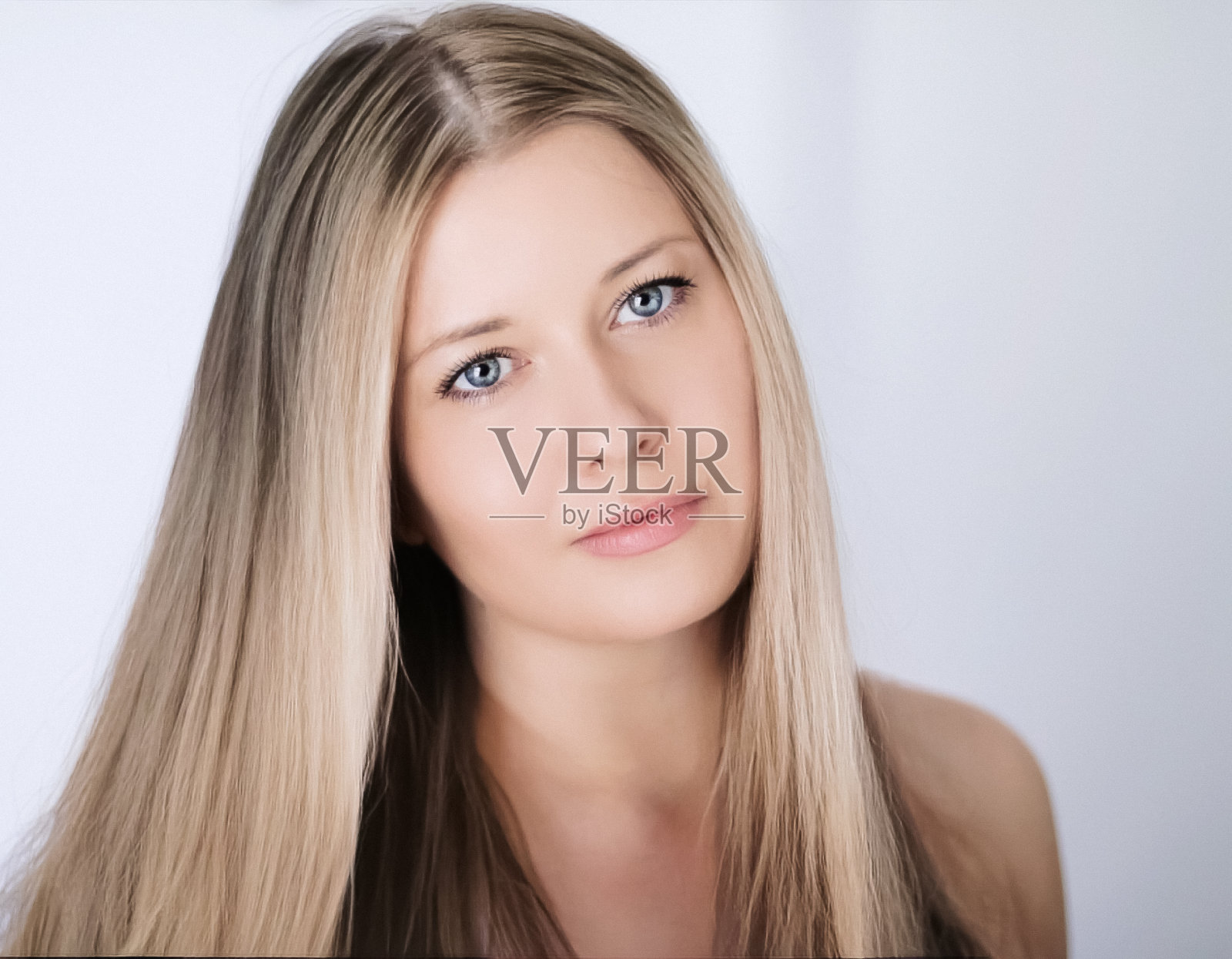 美女模特的容貌和肖像。美丽的女人金发，长发型和自然的化妆作为化妆品和健康品牌的经典特写照片摄影图片