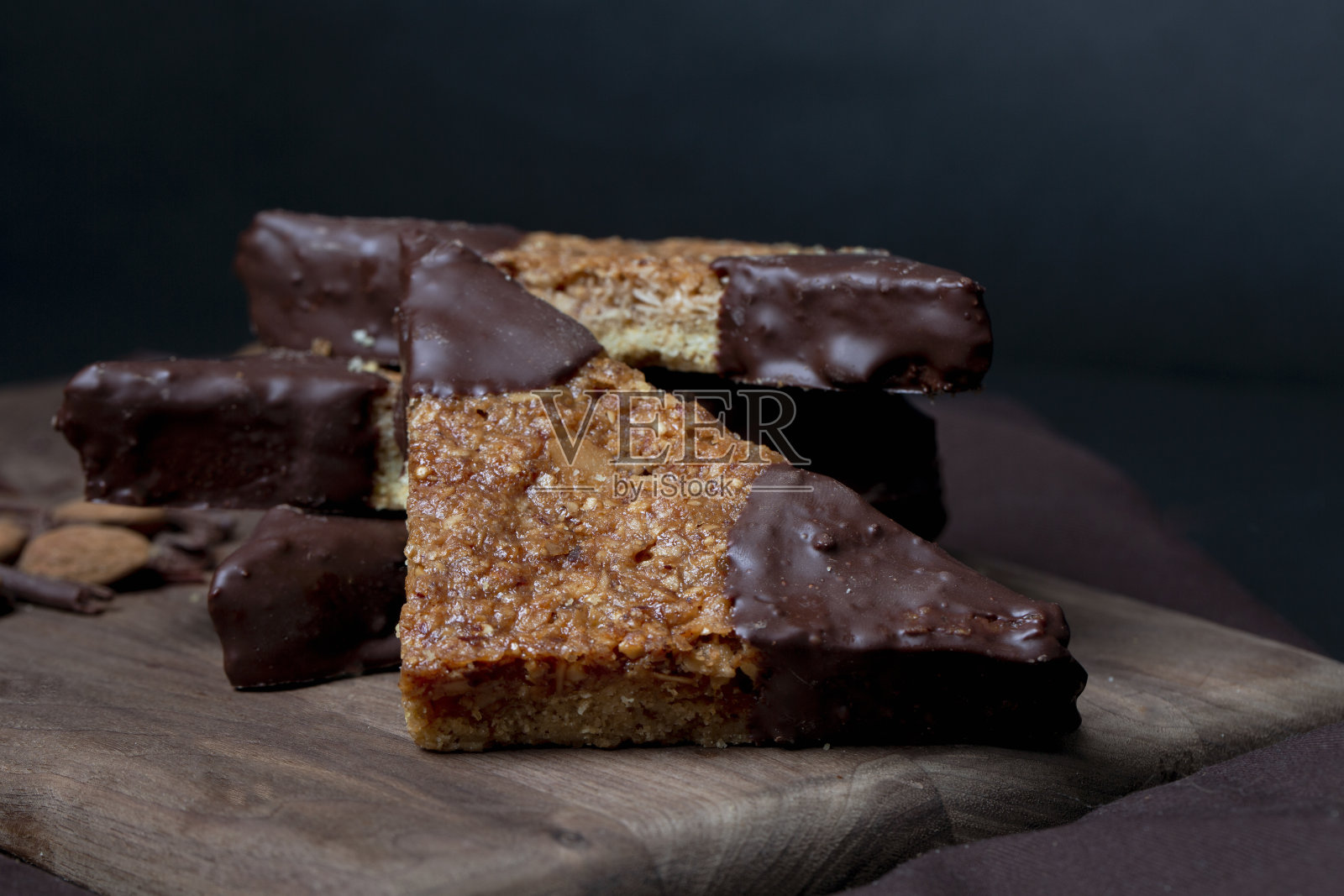 杏仁巧克力饼干照片摄影图片