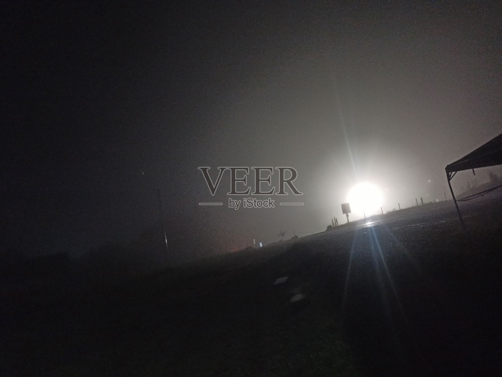 一个与众不同的夜晚照片摄影图片