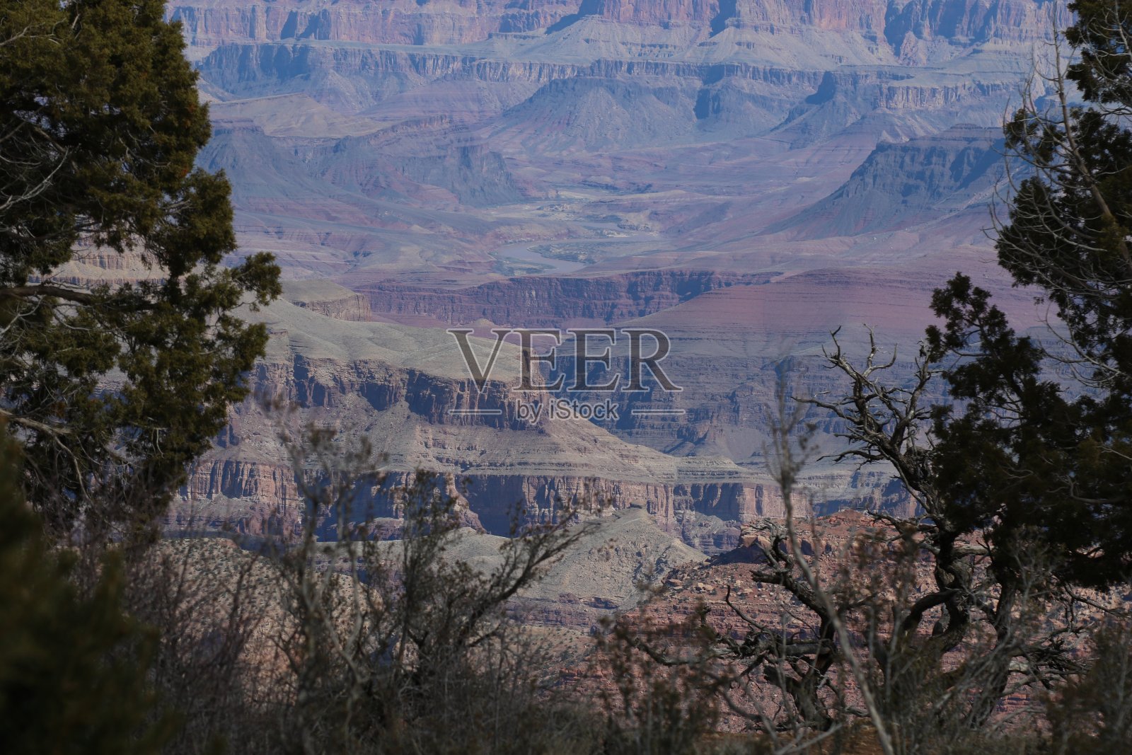 从亚瓦佩角俯瞰大峡谷照片摄影图片