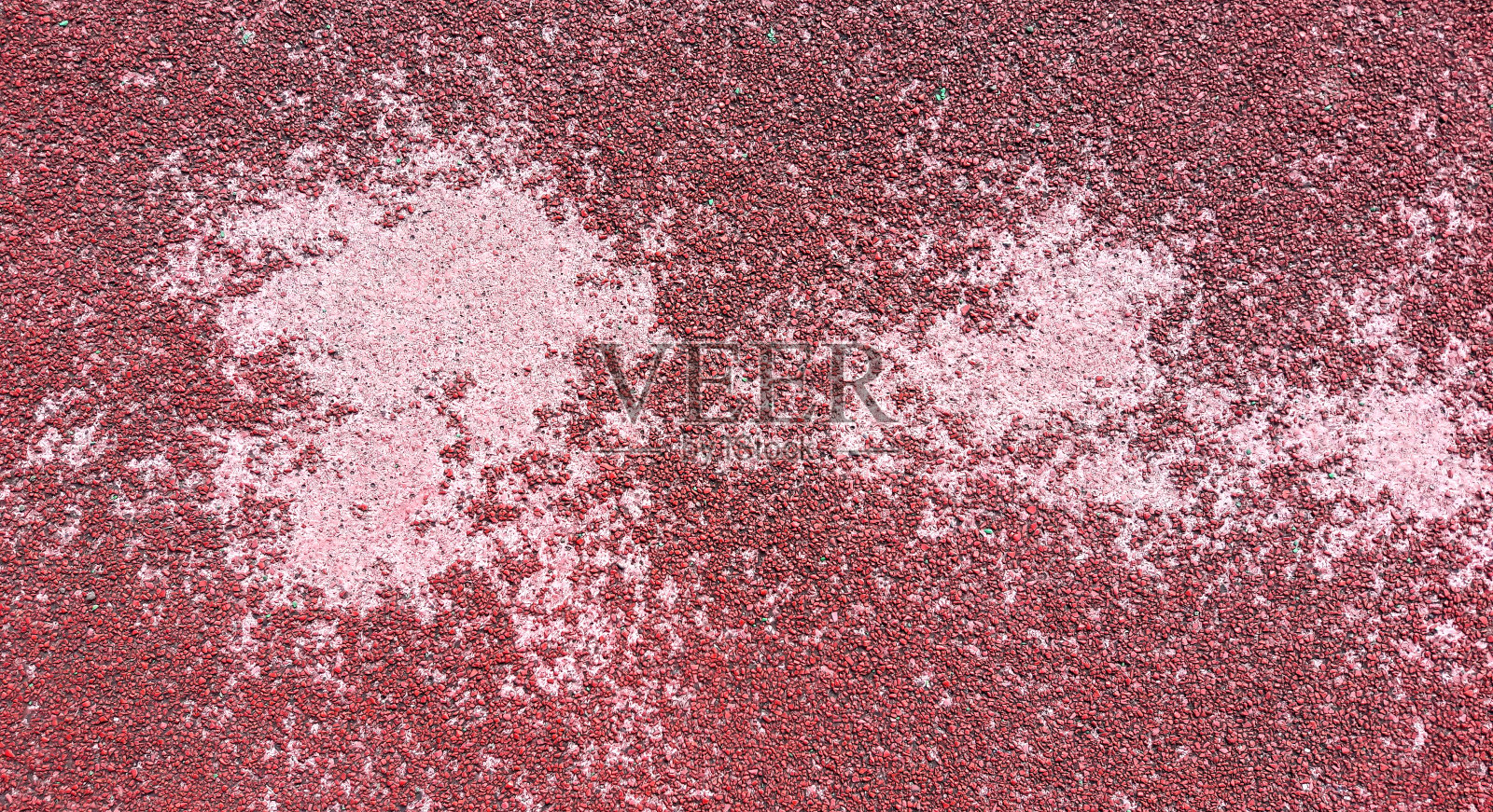 剥离橡胶地板纹理背景。三元乙丙橡胶操场表面。红了背景。照片摄影图片