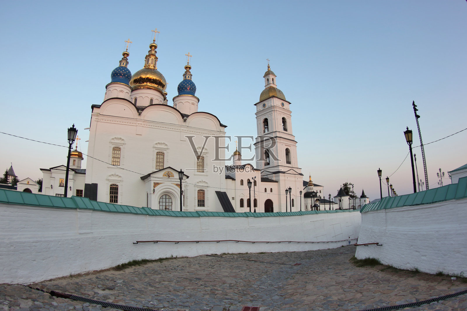 俄罗斯托博尔斯克市圣索菲亚大教堂的夜景照片摄影图片