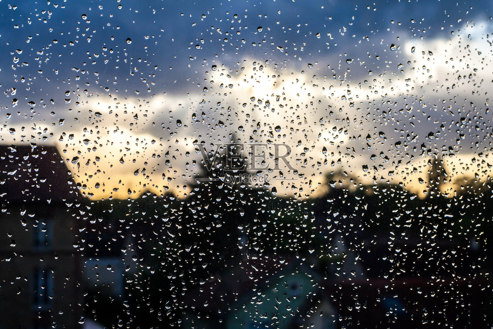 淋浴和雨滴照片摄影图片