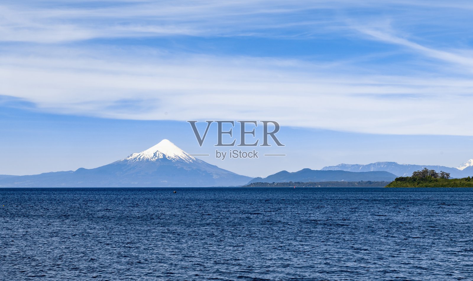 智利南部的奥索尔诺火山照片摄影图片