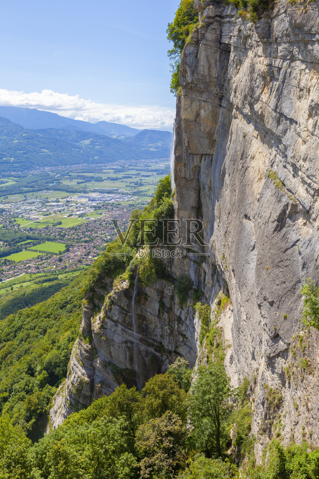 法国阿尔卑斯山的Crolles瀑布照片摄影图片