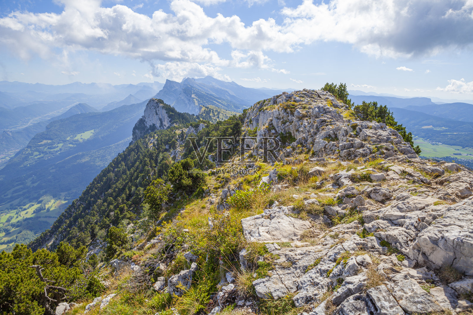 从Moucherotte眺望格勒诺布尔冲积平原照片摄影图片
