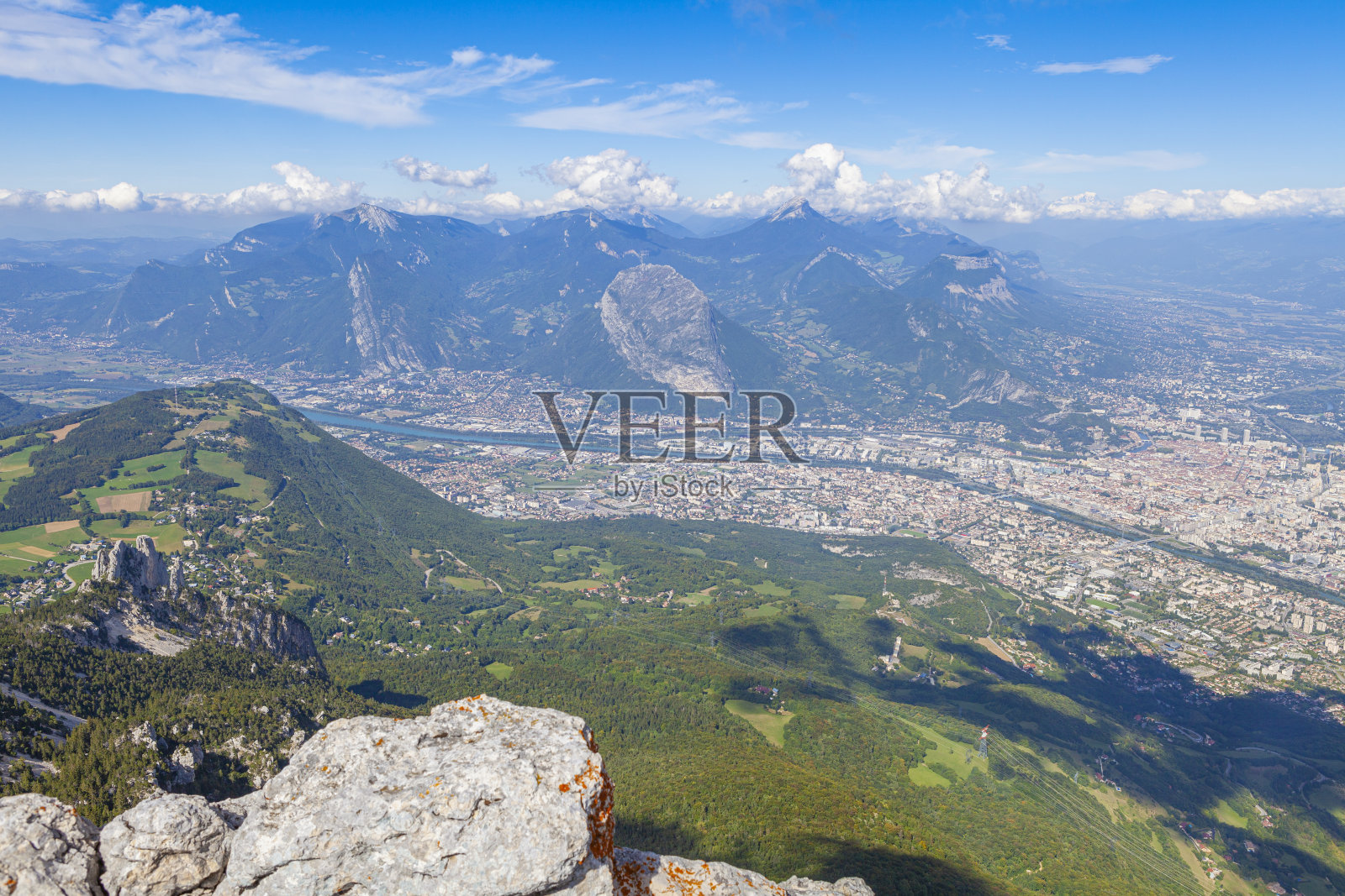 从Moucherotte眺望格勒诺布尔冲积平原照片摄影图片