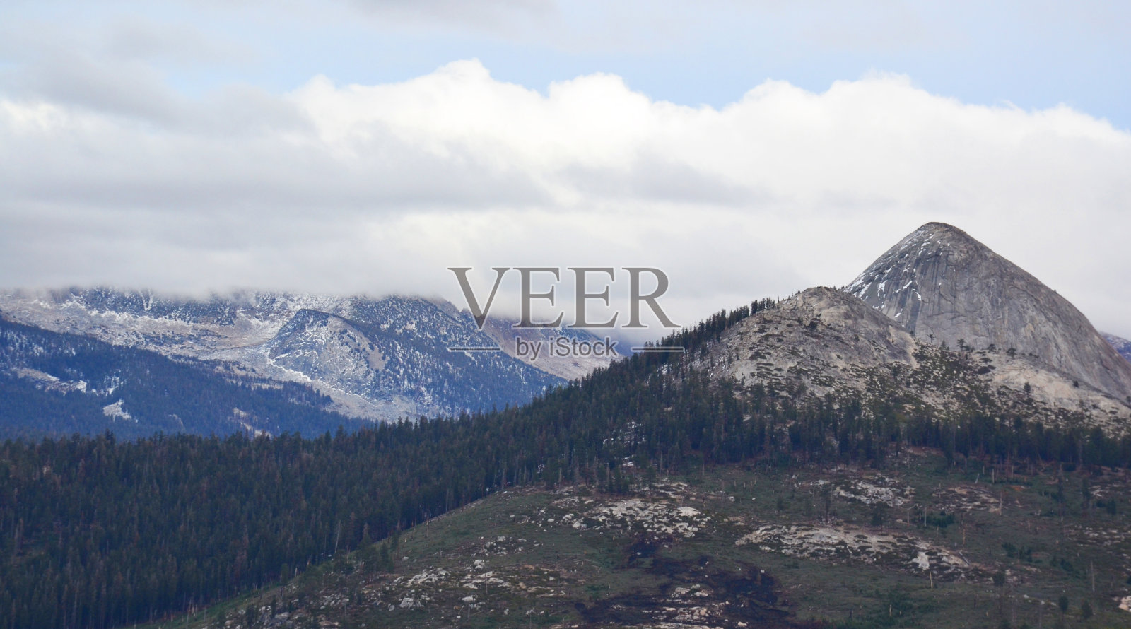 约塞米蒂国家公园的冰川点照片摄影图片