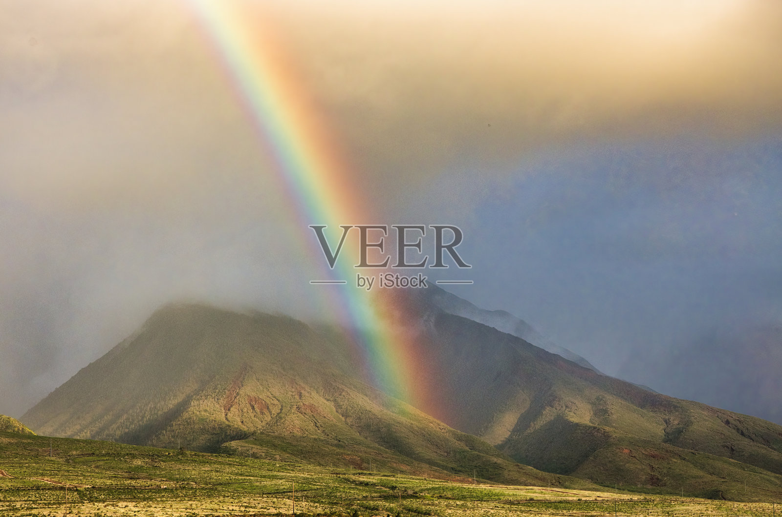 彩虹的广角镜头照片摄影图片