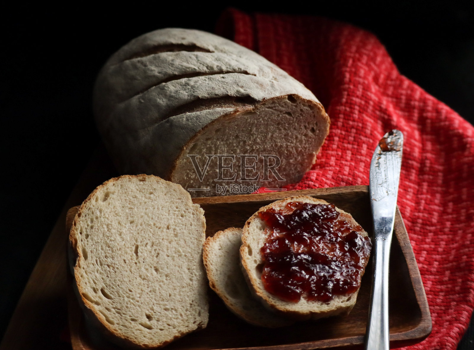 切片面包和果酱照片摄影图片