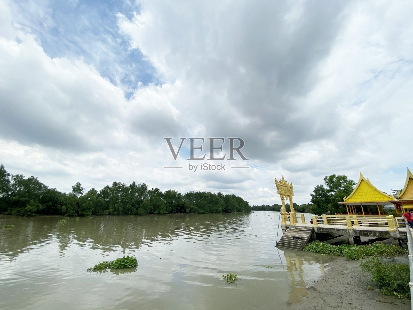 在泰国的Chachoengsao的海滨照片摄影图片