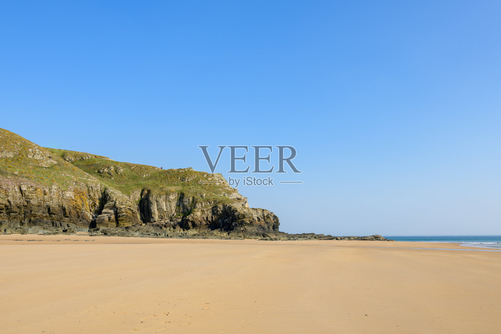 卡特雷岬和欧洲的沙滩，法国，诺曼底，英吉利海峡，在春天，一个阳光明媚的日子。照片摄影图片