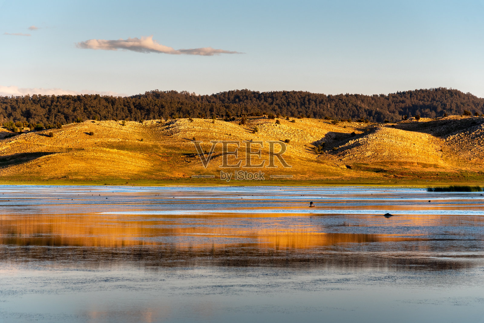 摩洛哥的afnouir湖。照片摄影图片