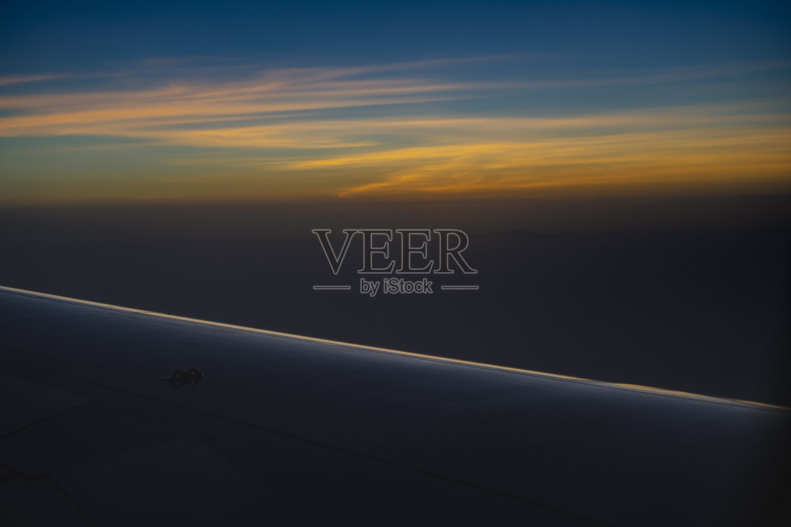 飞机与金色天空照片摄影图片