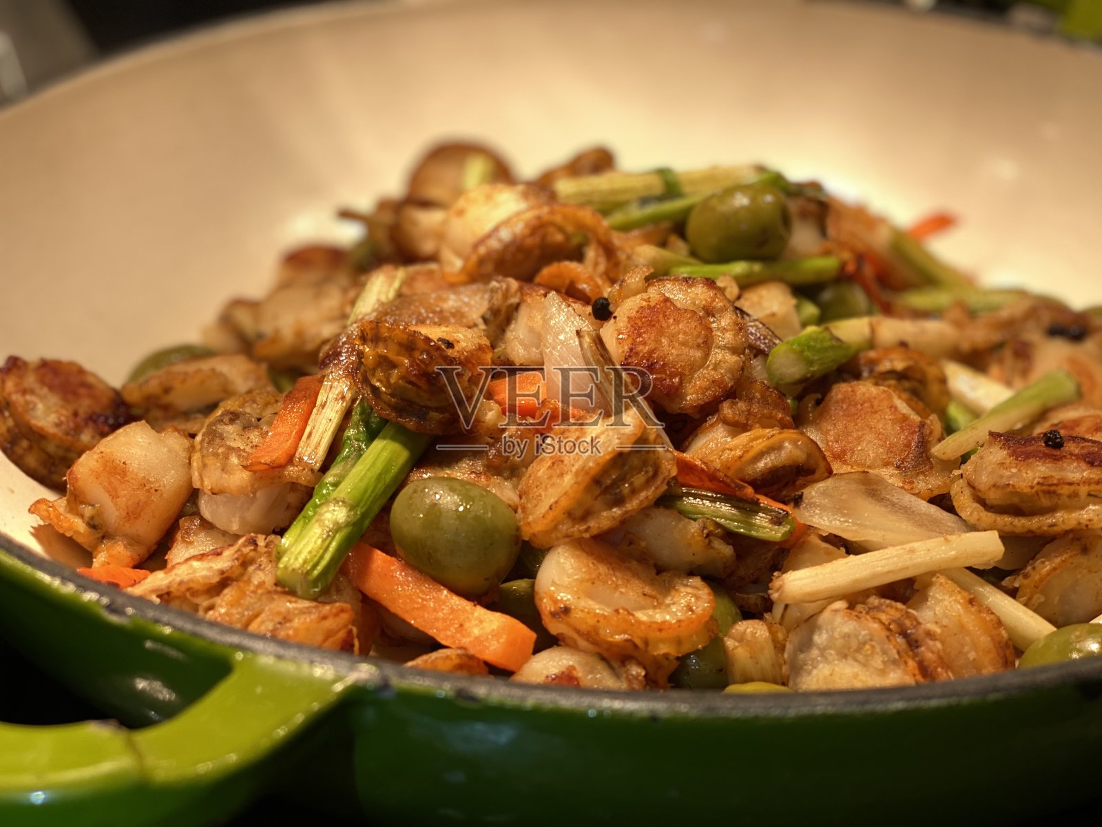 橄榄炒扇贝照片摄影图片