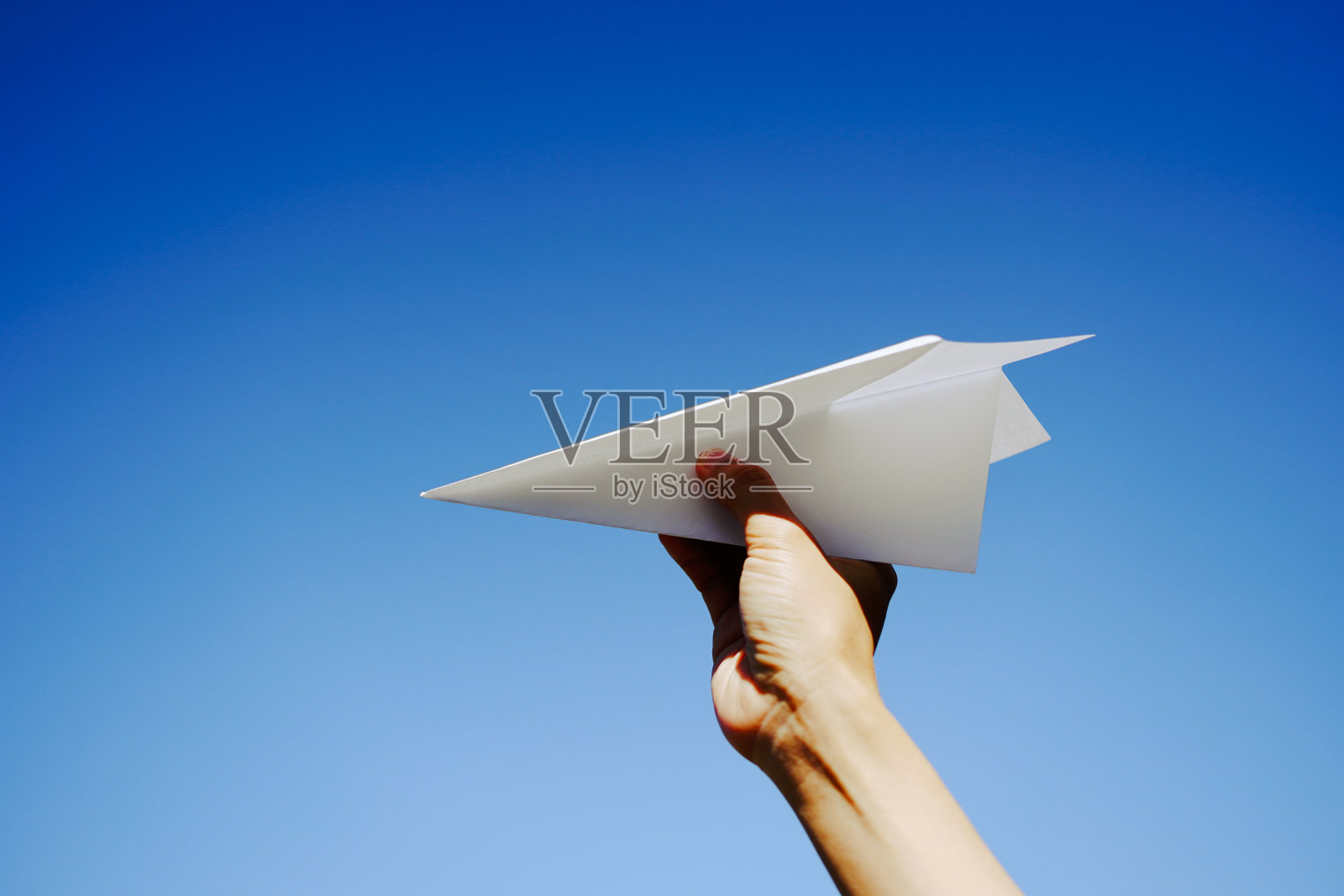 蓝天和纸飞机照片摄影图片