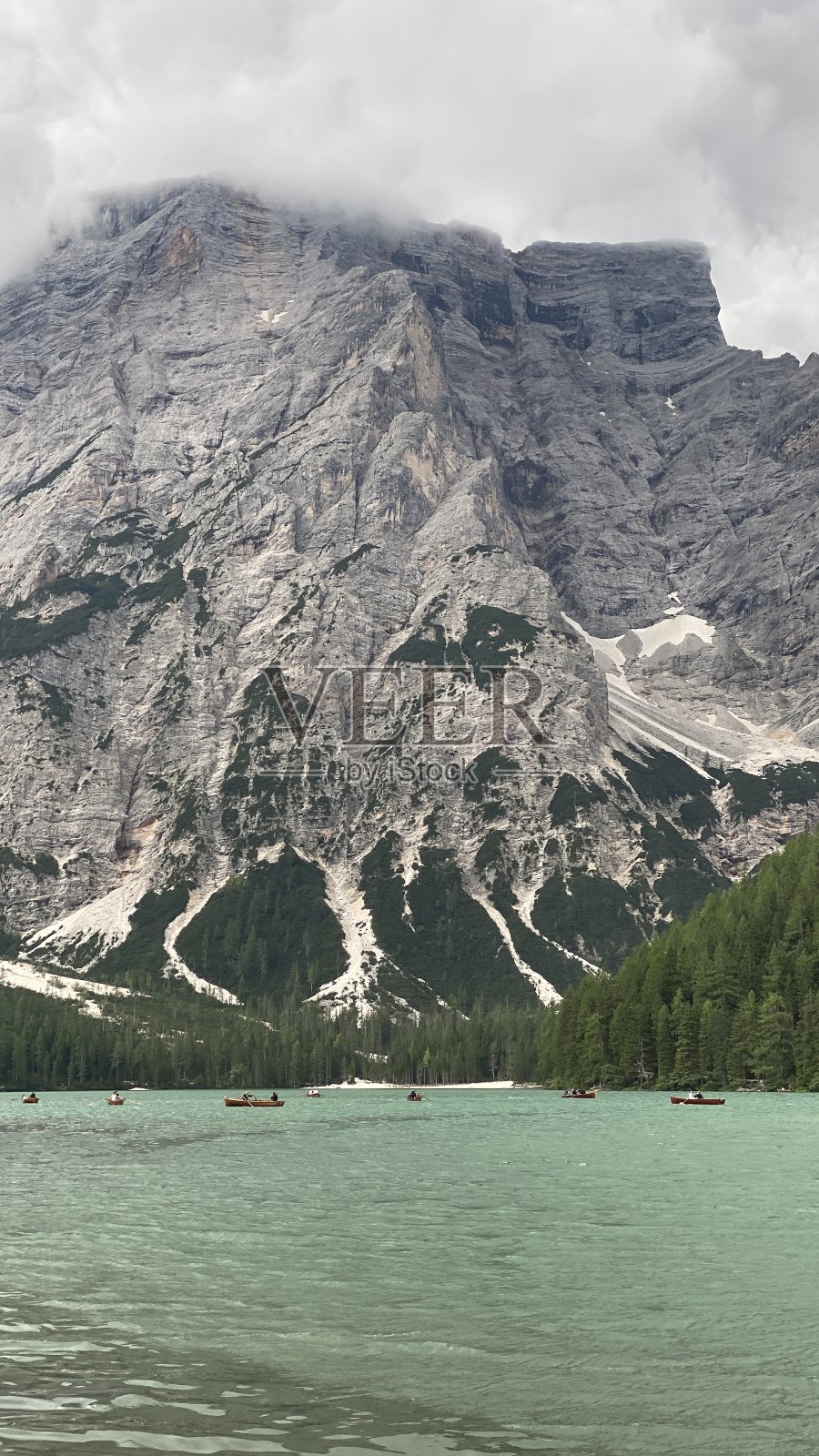 白云石山脉阿尔卑斯山旅行。智能手机的照片照片摄影图片