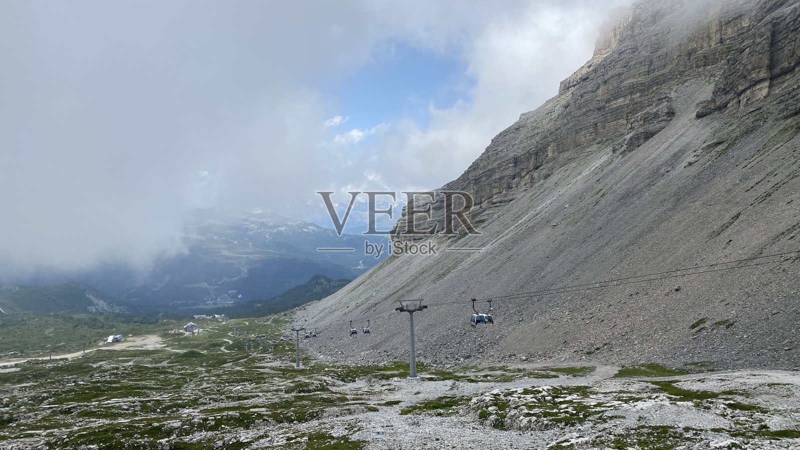 白云石山脉阿尔卑斯山旅行。智能手机的照片照片摄影图片