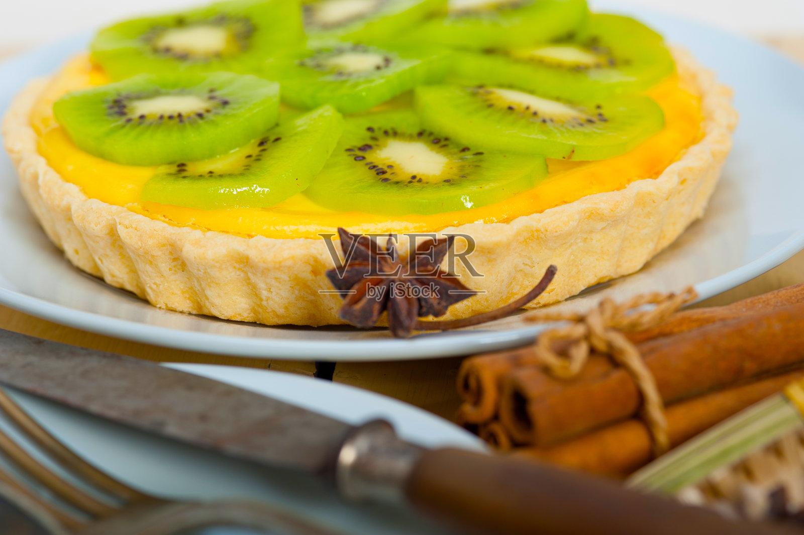 猕猴桃馅饼、馅饼和香料照片摄影图片