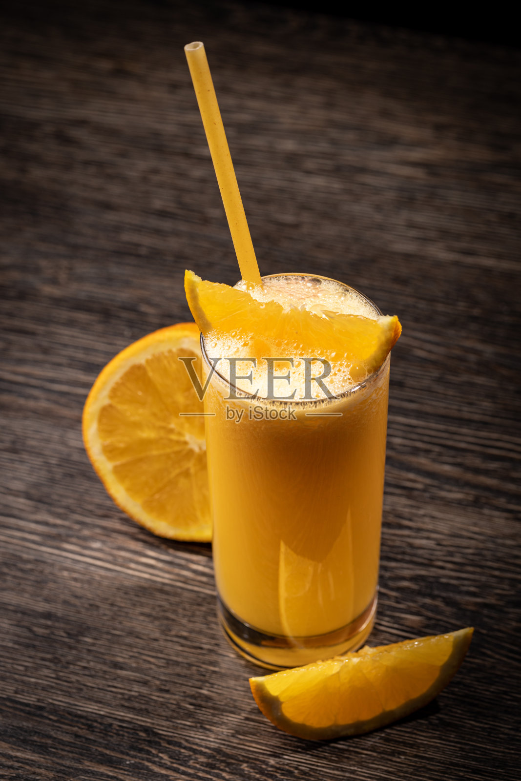 一杯新鲜的橙汁照片摄影图片