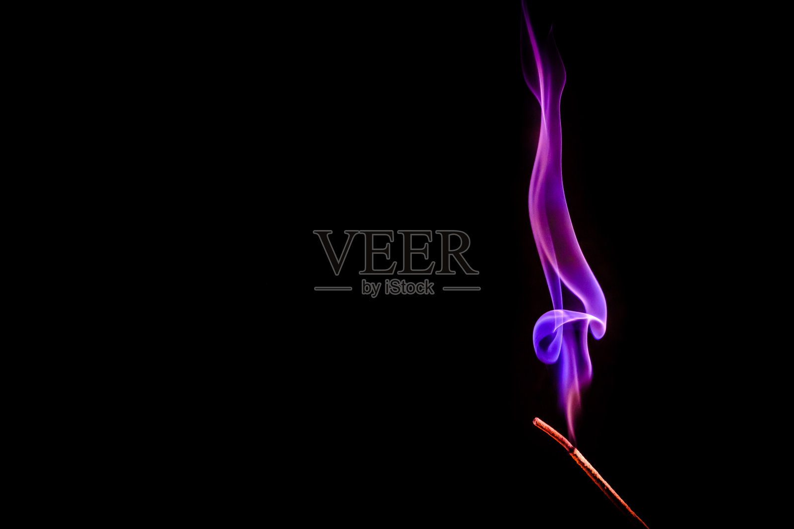 一根香可以燃烧和冒烟。照片摄影图片