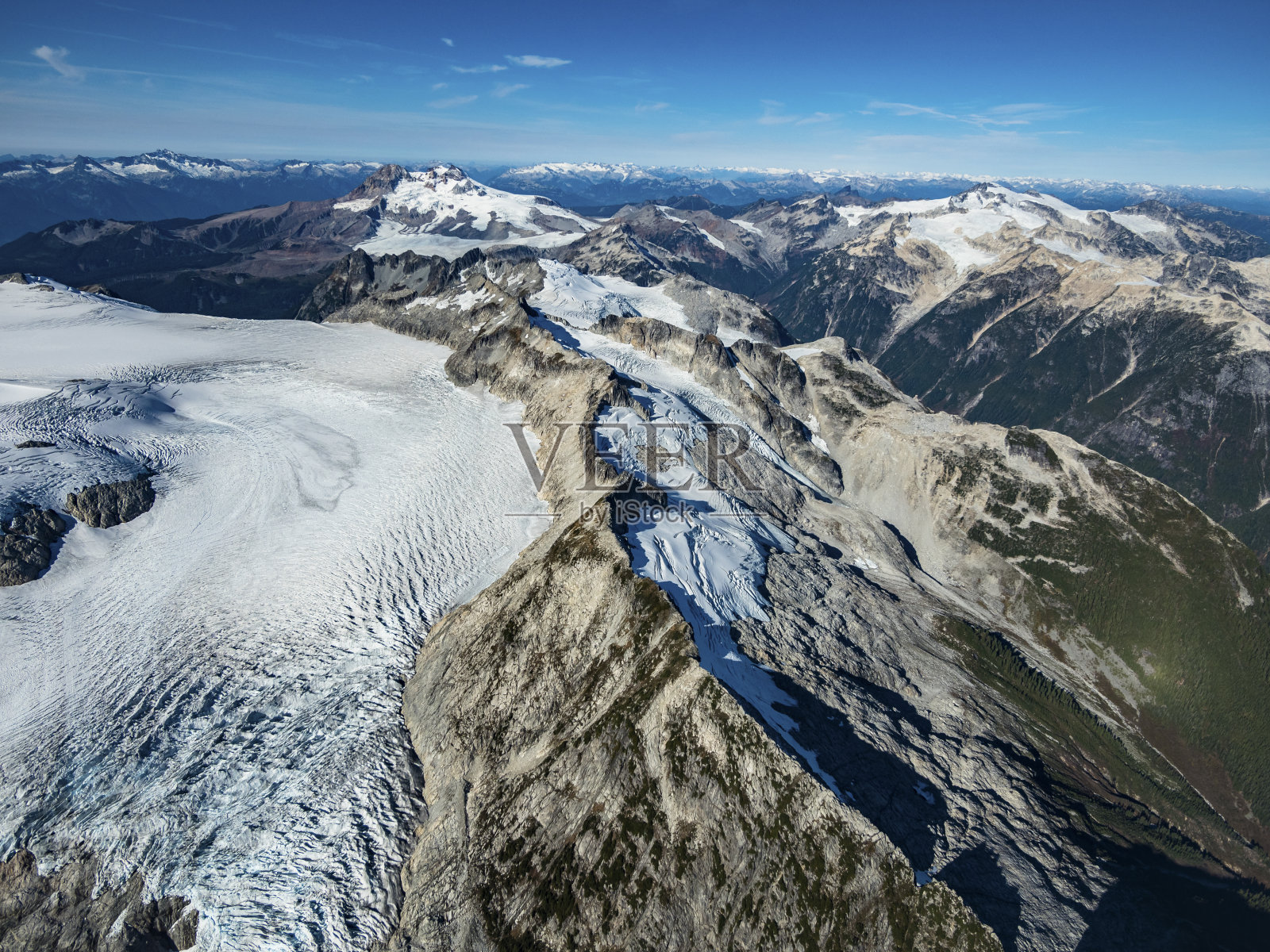 加拿大加里波第省立公园Mamquam山和冰川的航拍照片照片摄影图片