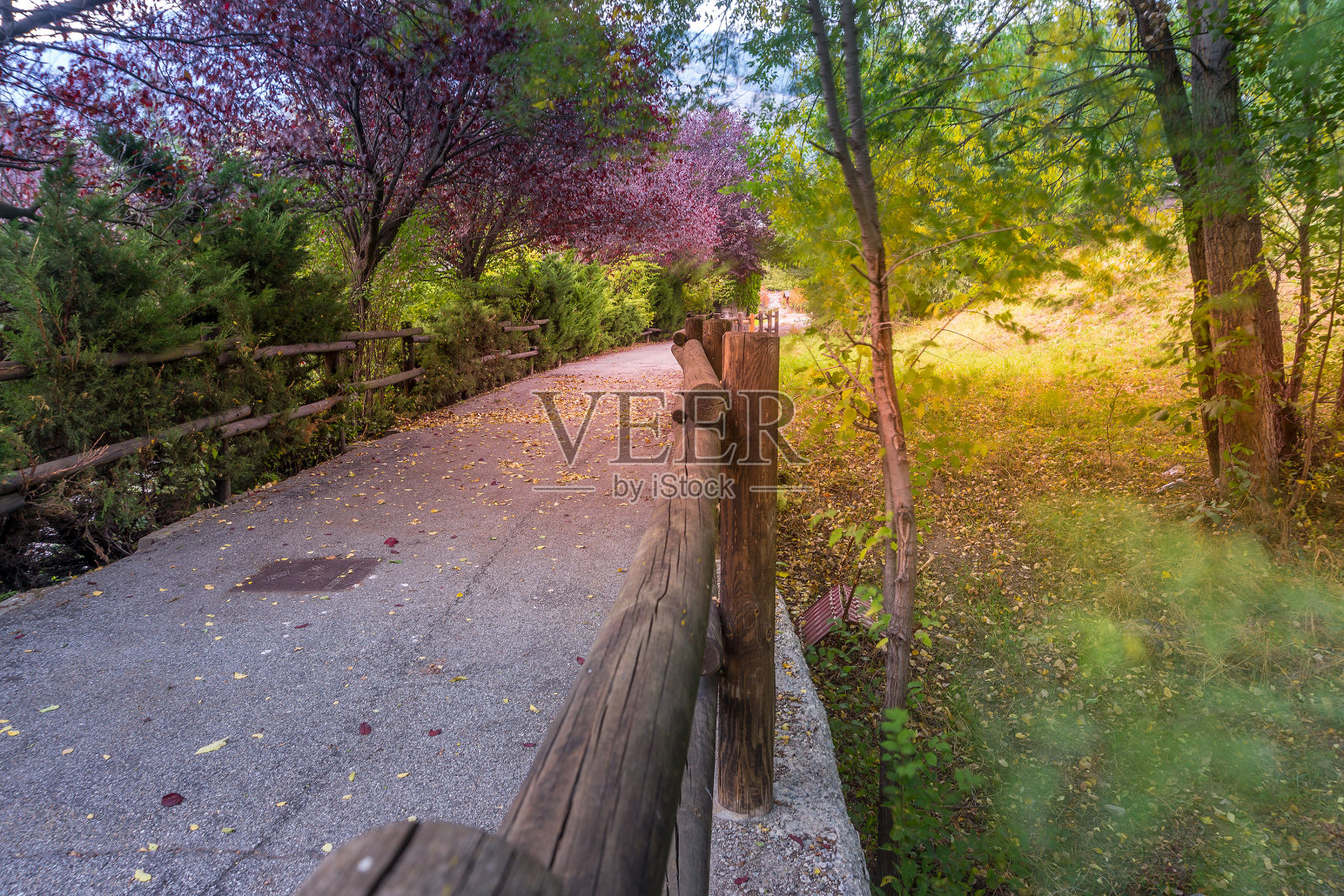 Lanscape日落。山中秋日的日落照片摄影图片