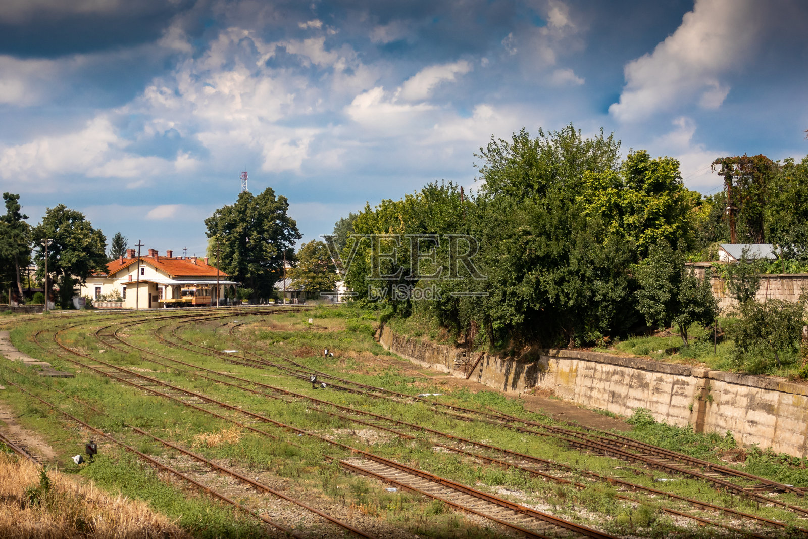 罗马尼亚奥拉维塔的废弃火车站已经关闭照片摄影图片